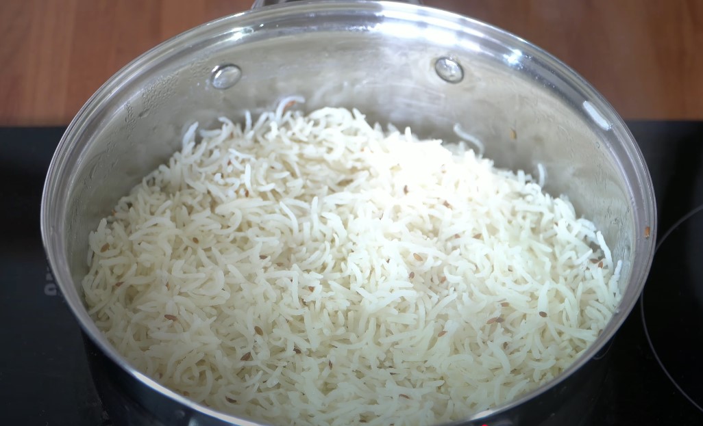 A pot of white rice