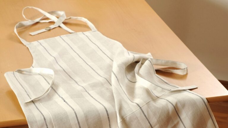 7 Best Fabrics for Kitchen Aprons That Resist Stains and Wear ...